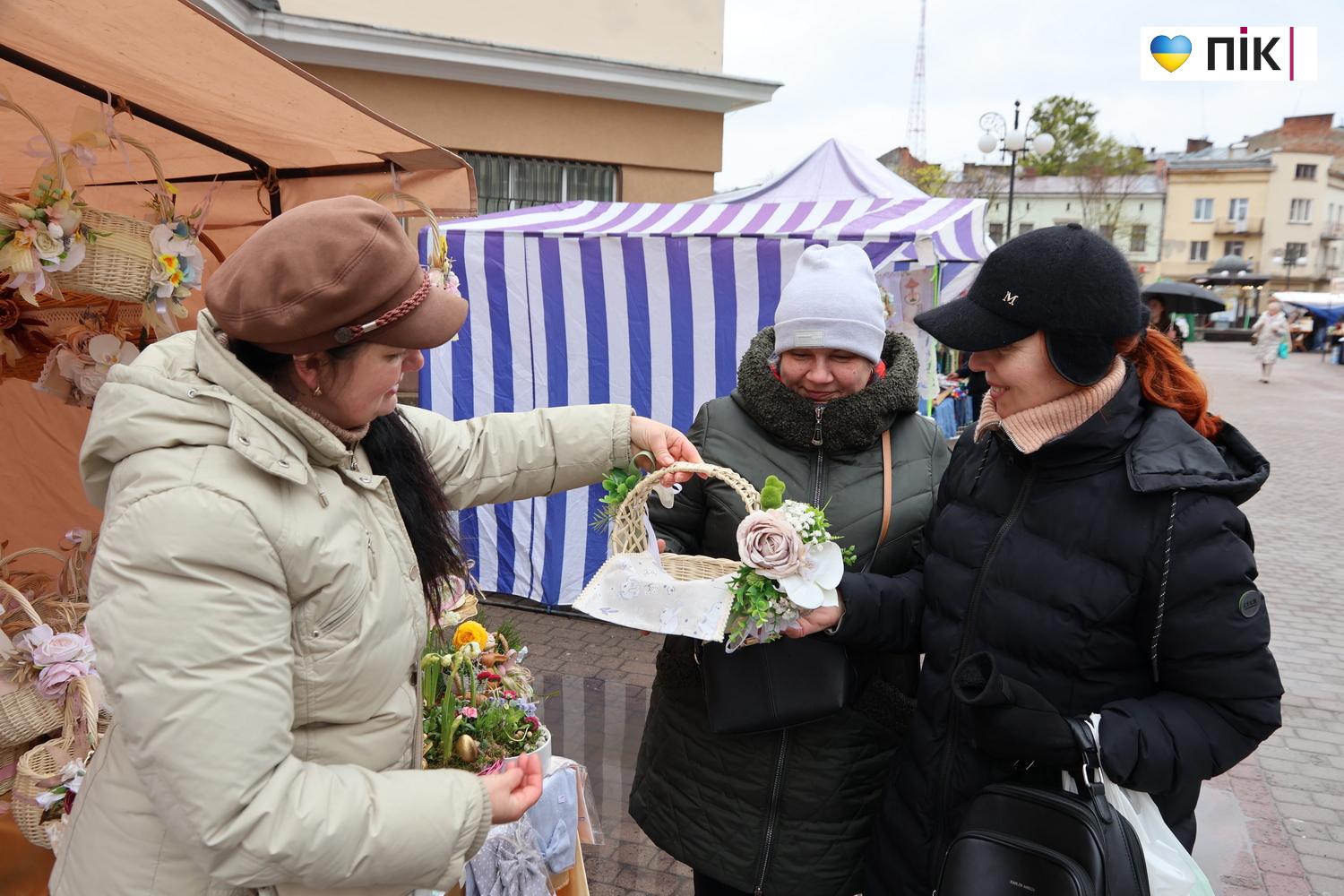 Люди Прикарпаття: на Великодньому ярмарку в Івано-Франківську (ФОТО) 18 IMG 0240 resize