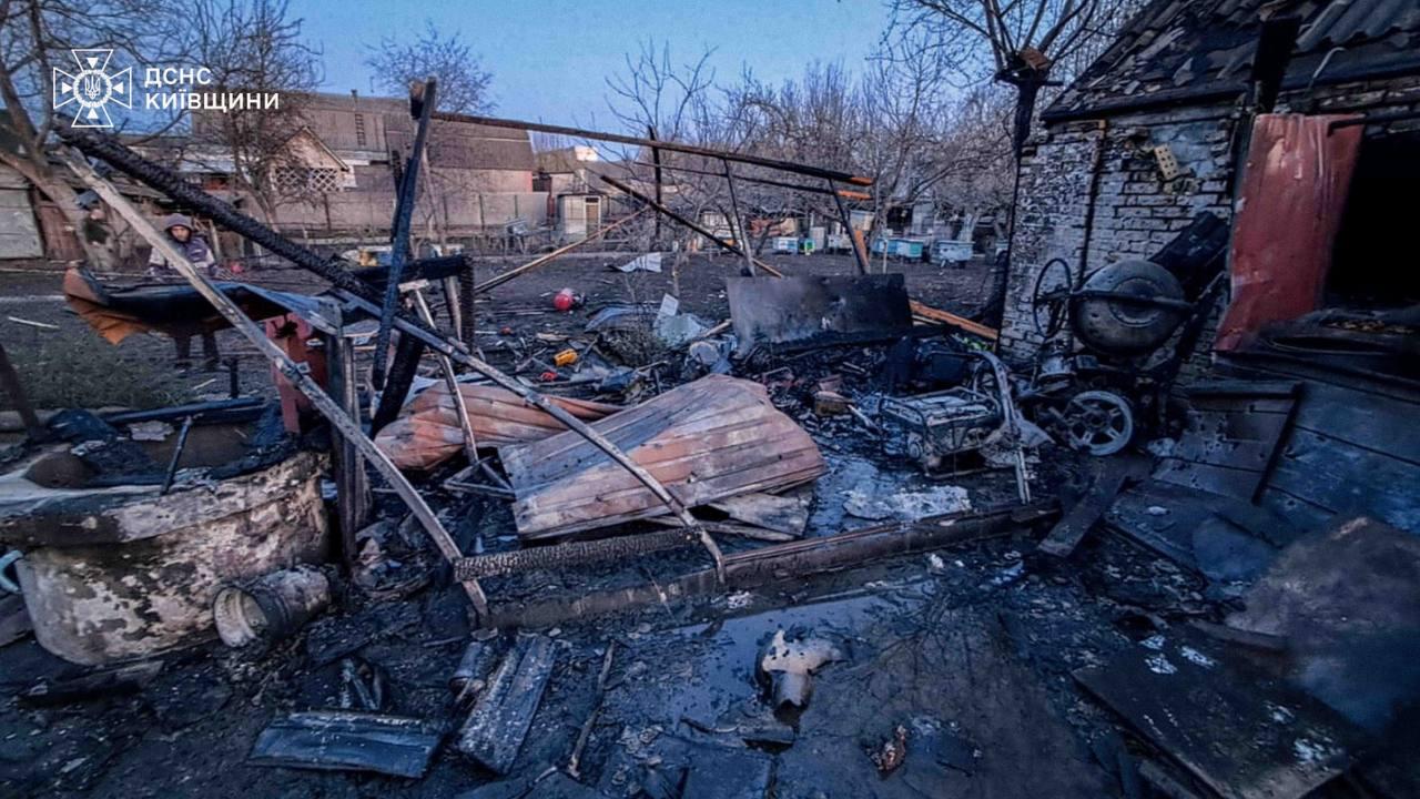 Ворог атакував Київщину: є пошкодження у двох районах (ФОТО) 4 IMG 20260415 083946 783