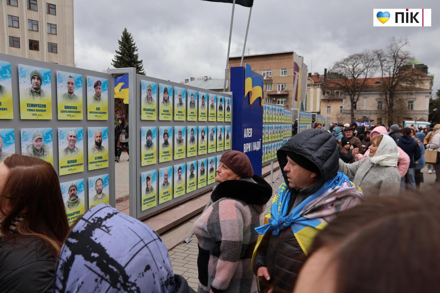 У Франківську на Алеї віри і надії відкрили ще 199 портретів зниклих безвісти чи полонених захисників (ФОТО) 23 IMG 9726 novyj razmer