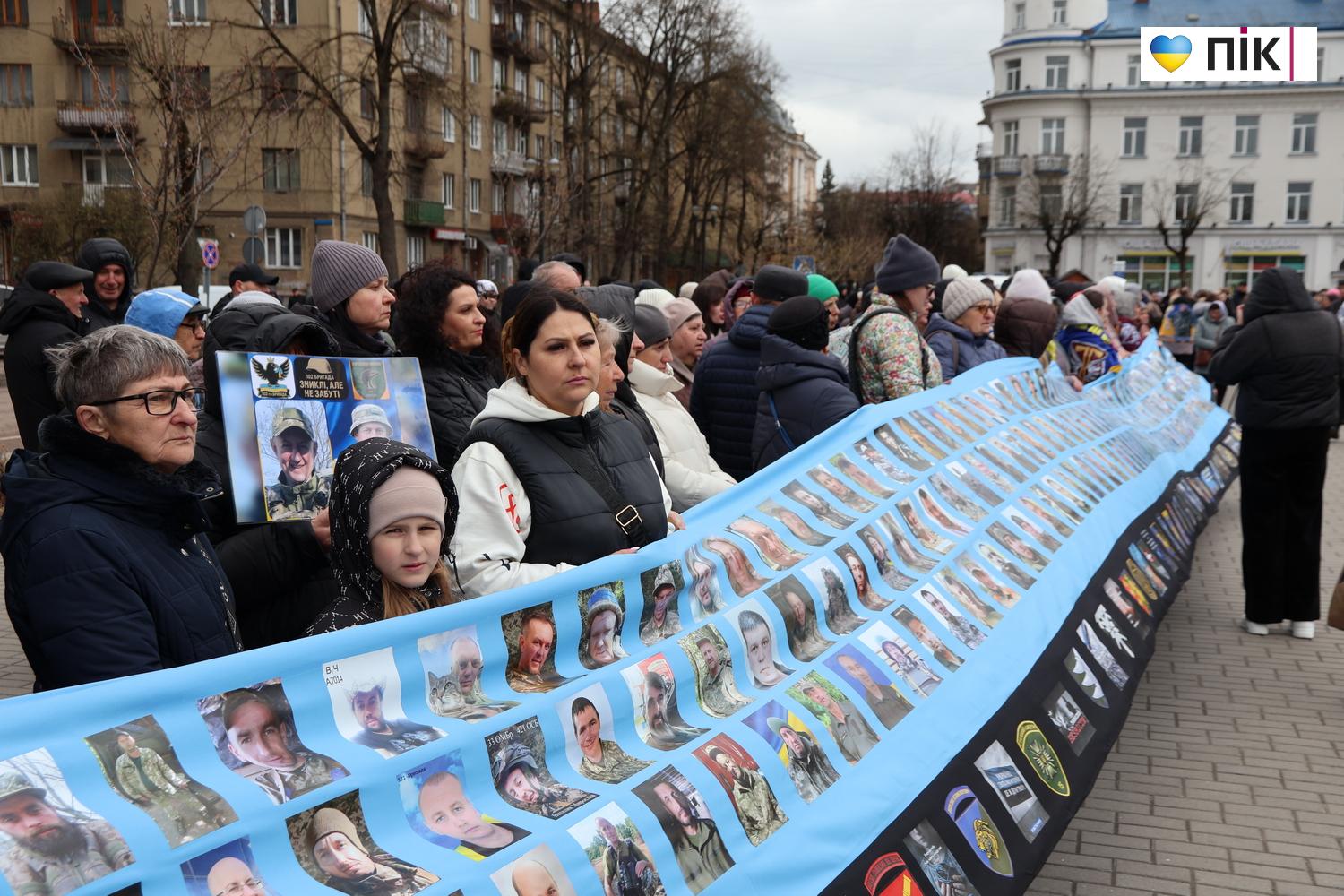 У Франківську на Алеї віри і надії відкрили ще 199 портретів зниклих безвісти чи полонених захисників (ФОТО) 29 IMG 9770 novyj razmer