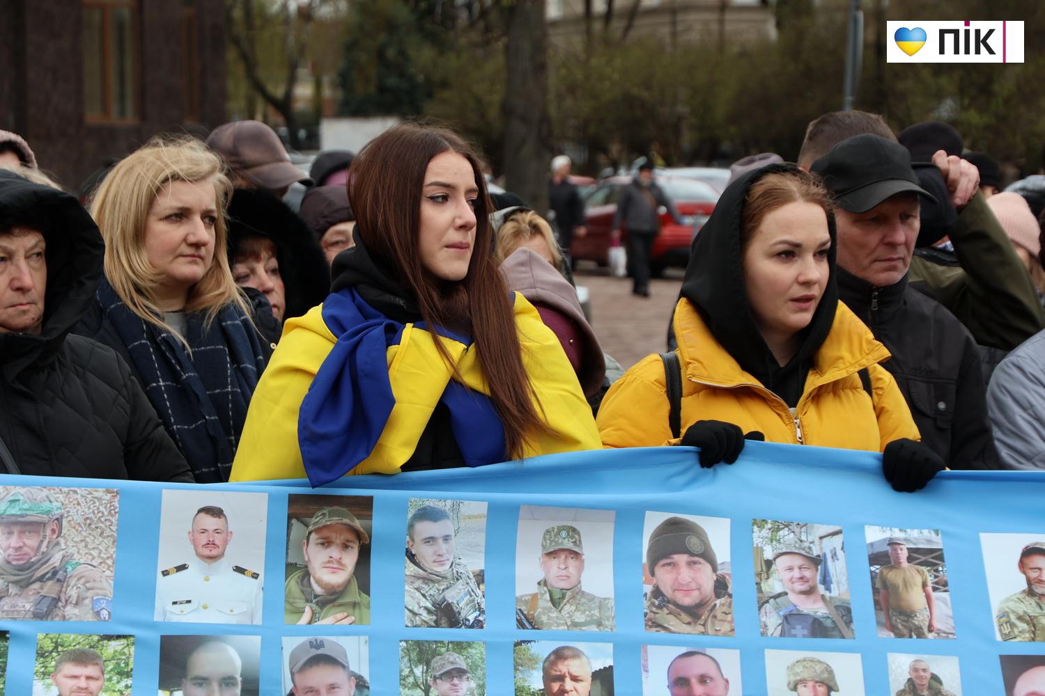 У Франківську на Алеї віри і надії відкрили ще 199 портретів зниклих безвісти чи полонених захисників (ФОТО) 33 IMG 9805 novyj razmer