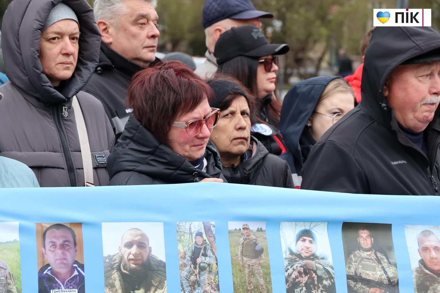 У Франківську на Алеї віри і надії відкрили ще 199 портретів зниклих безвісти чи полонених захисників (ФОТО) 34 IMG 9807 novyj razmer