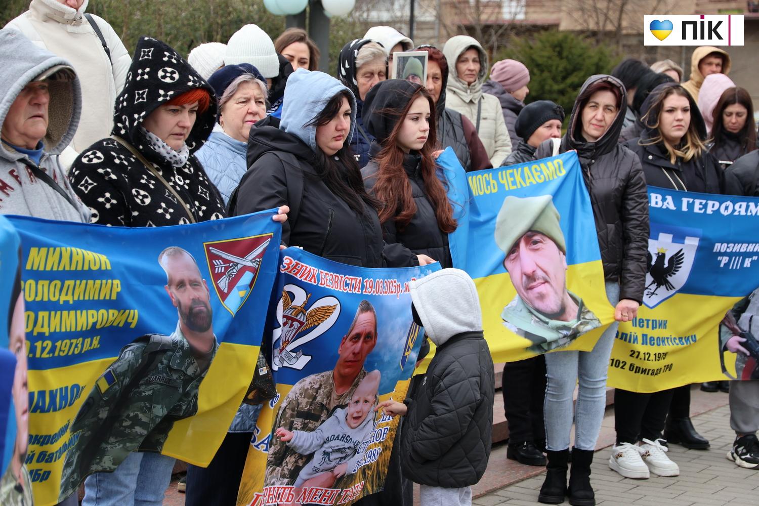 У Франківську на Алеї віри і надії відкрили ще 199 портретів зниклих безвісти чи полонених захисників (ФОТО) 37 IMG 9825 novyj razmer