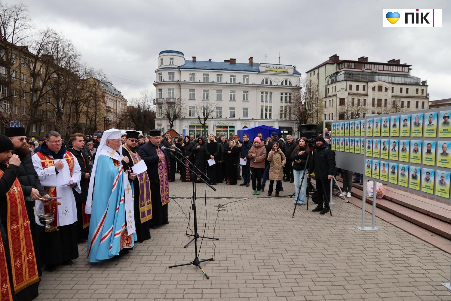 У Франківську на Алеї віри і надії відкрили ще 199 портретів зниклих безвісти чи полонених захисників (ФОТО) 41 IMG 9860 novyj razmer