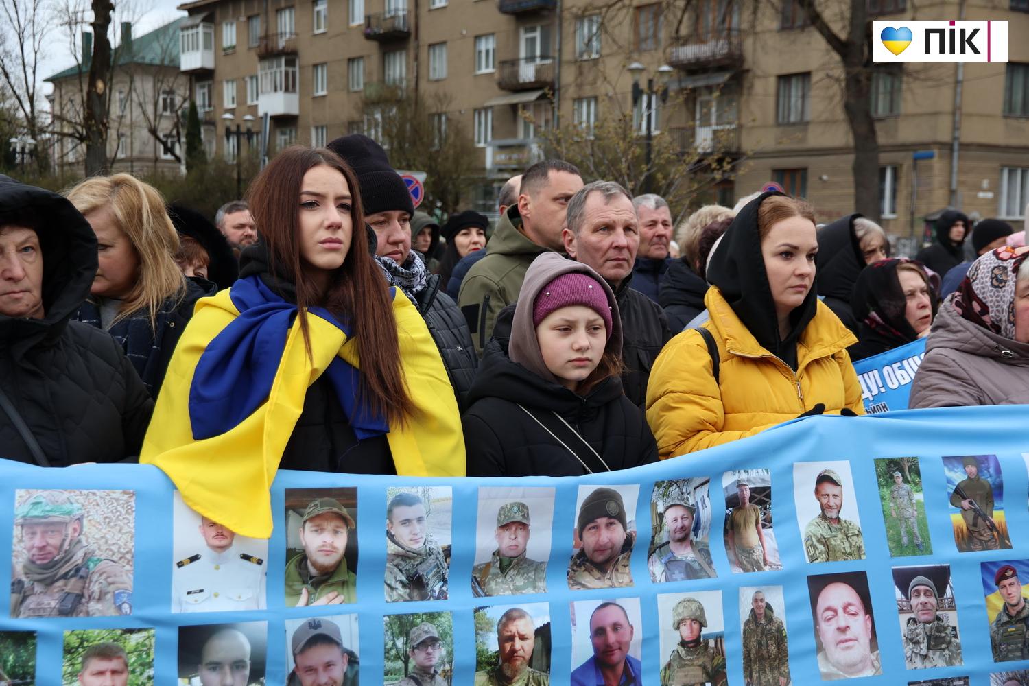 У Франківську на Алеї віри і надії відкрили ще 199 портретів зниклих безвісти чи полонених захисників (ФОТО) 3 IMG 9871 novyj razmer