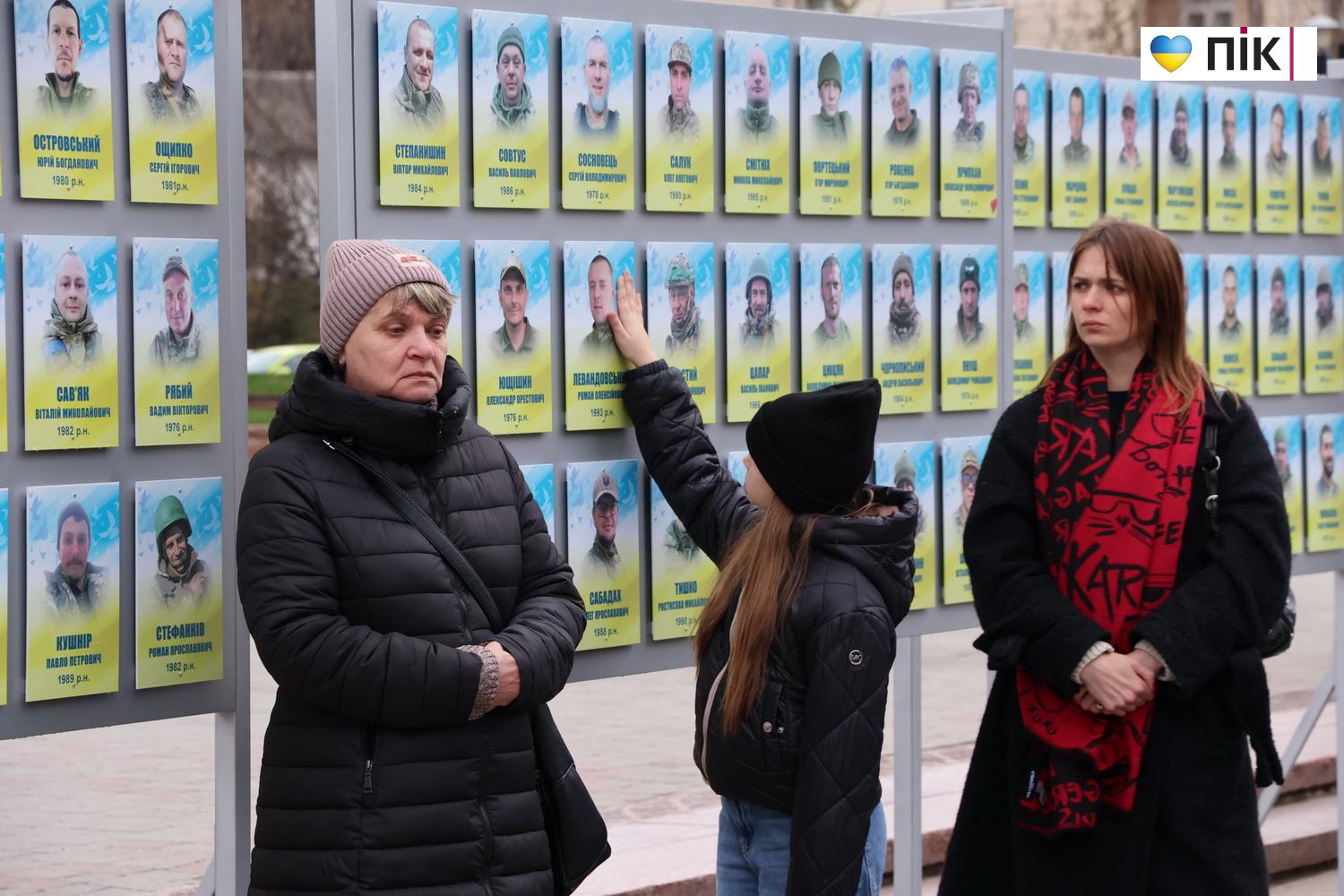 У Франківську на Алеї віри і надії відкрили ще 199 портретів зниклих безвісти чи полонених захисників (ФОТО) 4 IMG 9877 novyj razmer