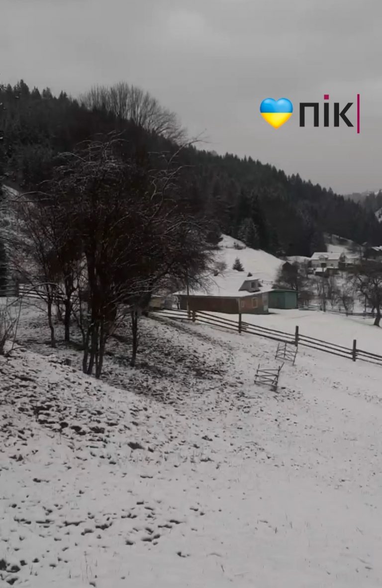 У квітні на Івано-Франківщині випав сніг (ВІДЕО) 9 Screenshot 2026 04 08 11 51 03 370 edit com.miui .videoplayer