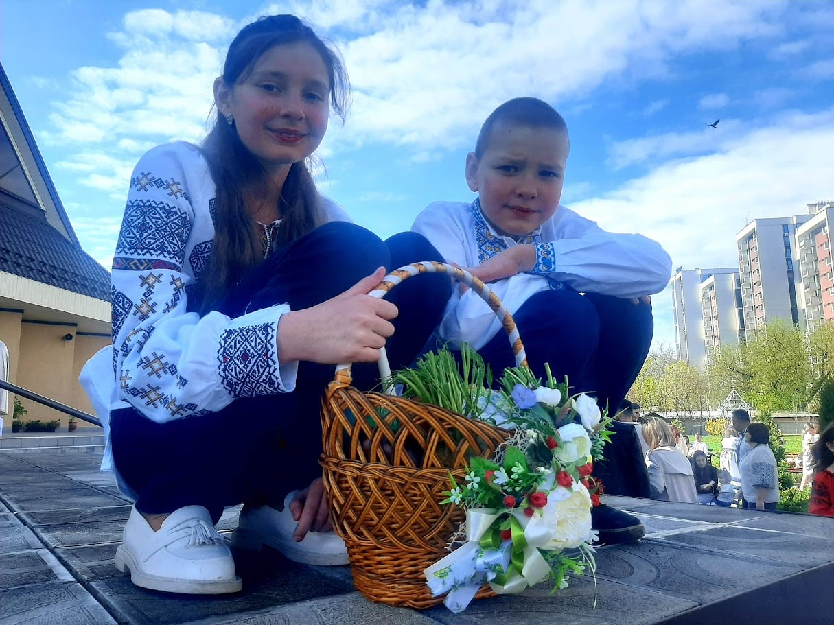 efb6a4b5 813c 4a4a 8f6d 046ec2216fda