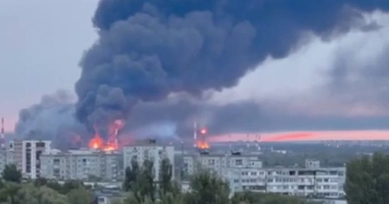 Дрони атакували НПЗ у глибині росії: вибухи в Орську та поблизу Пермі 11 original fhjSxDz.original