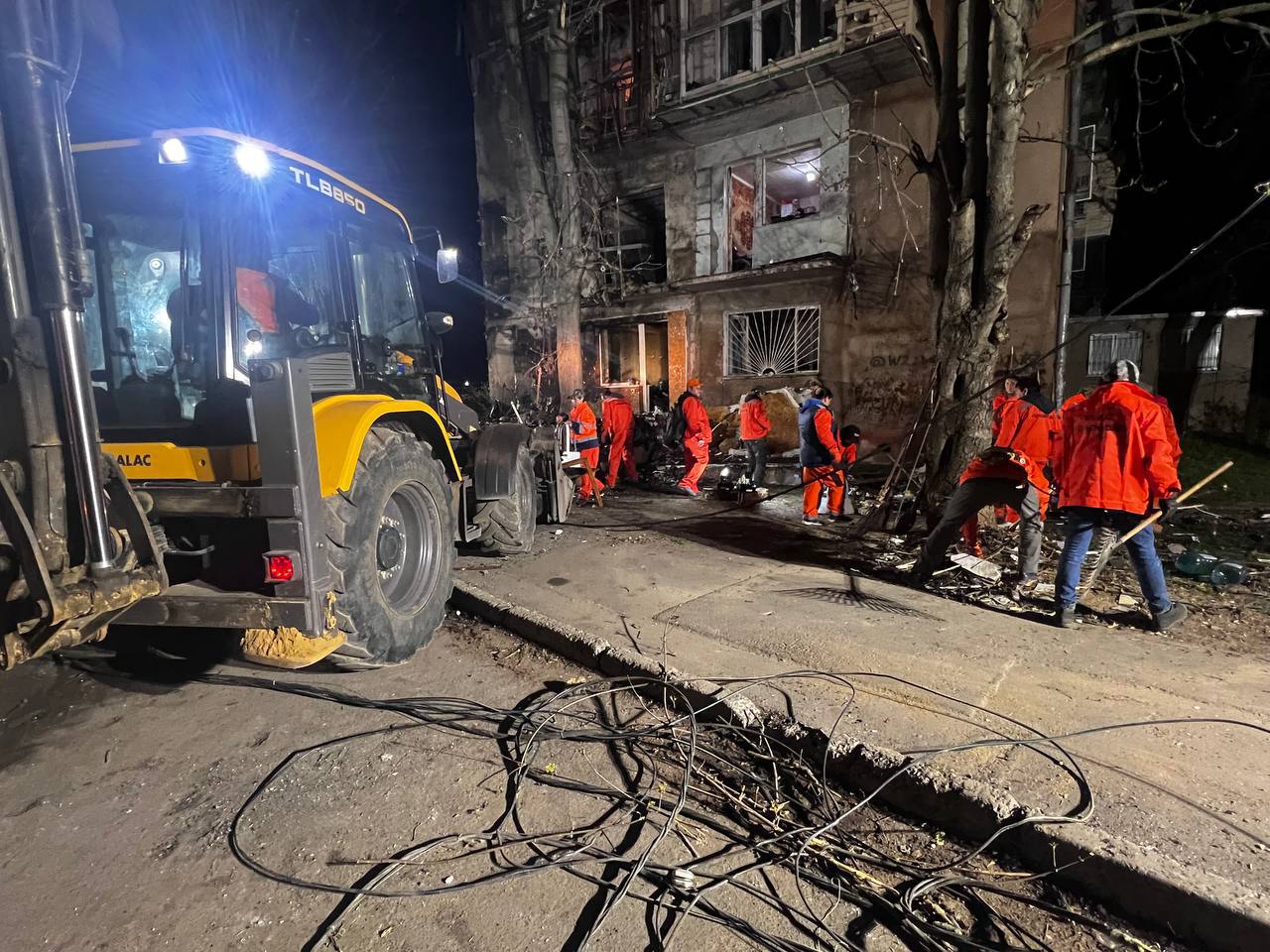 росія вночі атакувала Одесу: пожежі в місті, є поранені (ФОТО) 4 photo 2026 04 05 06 32 07