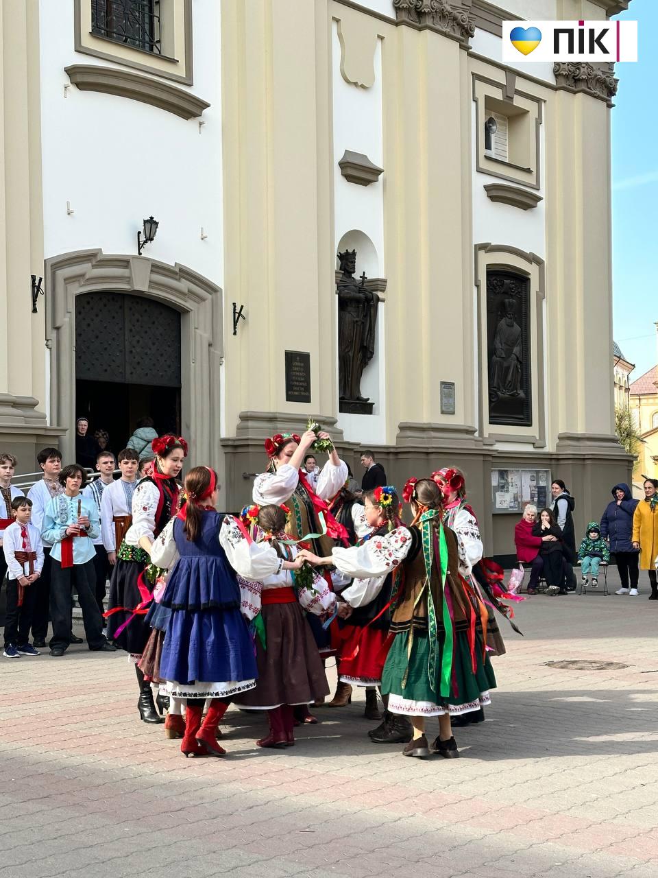 «Гаївки у серці міста»: у центрі Івано-Франківська відбулися великодні забави (ФОТО) 3 photo 2026 04 14 16 39 24