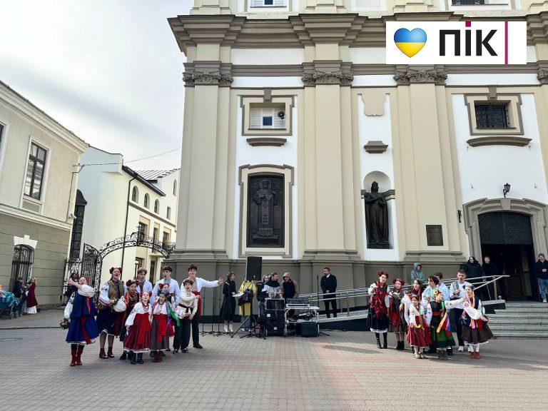 «Гаївки у серці міста»: у центрі Івано-Франківська відбулися великодні забави (ФОТО) 7 photo 2026 04 14 16 43 20