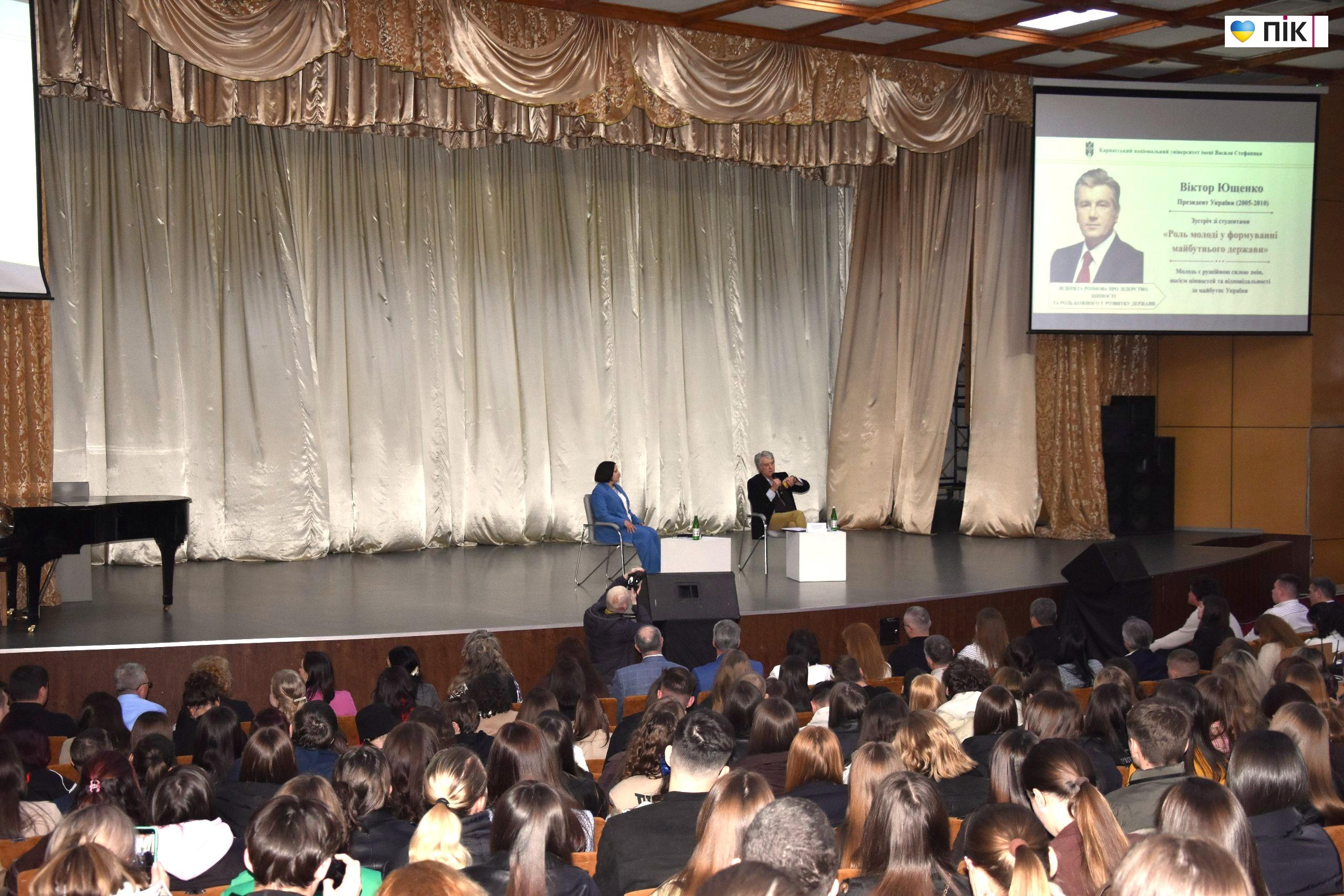 До Івано-Франківська приїхав Віктор Ющенко (ФОТО) 8 photo 2026 04 15 12 25 39