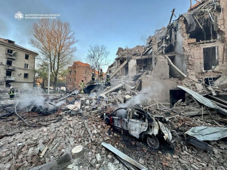 Ворог вдарив по Дніпру: поранені 14 людей (ФОТО) 11 photo 2026 04 25 06 01 30