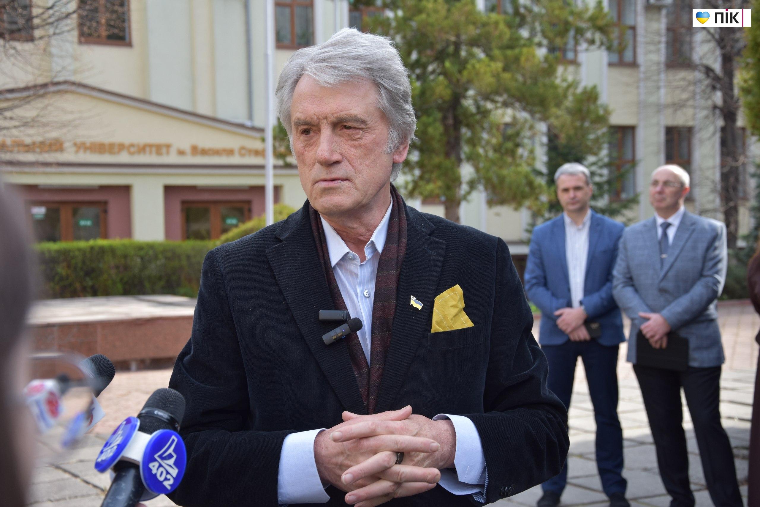 "Вам вранці сьогодні хто-небудь казав, що ви найкращі" – Ющенко у Франківську 7 photo 5404679810866419175 w