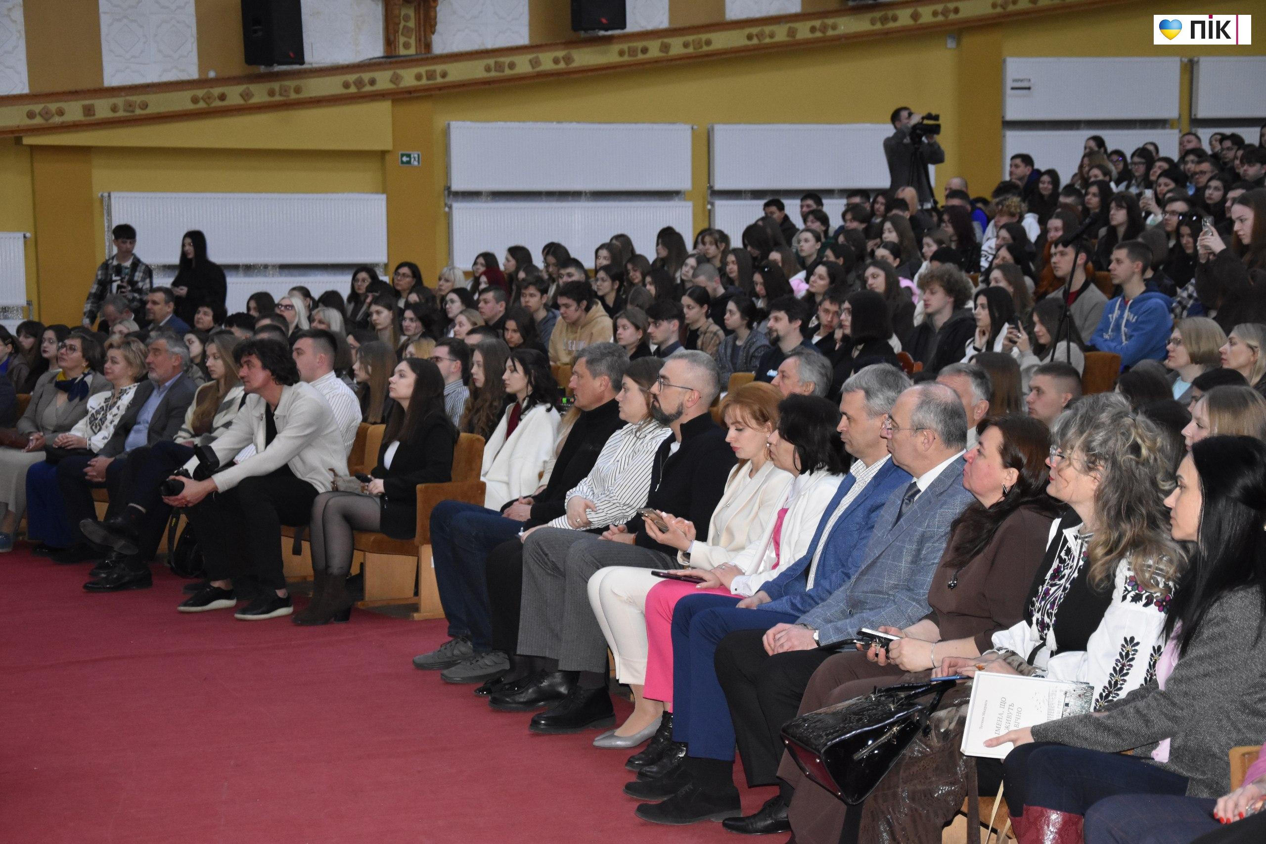 До Івано-Франківська приїхав Віктор Ющенко (ФОТО) 6 photo 5404679810866419217 w 1