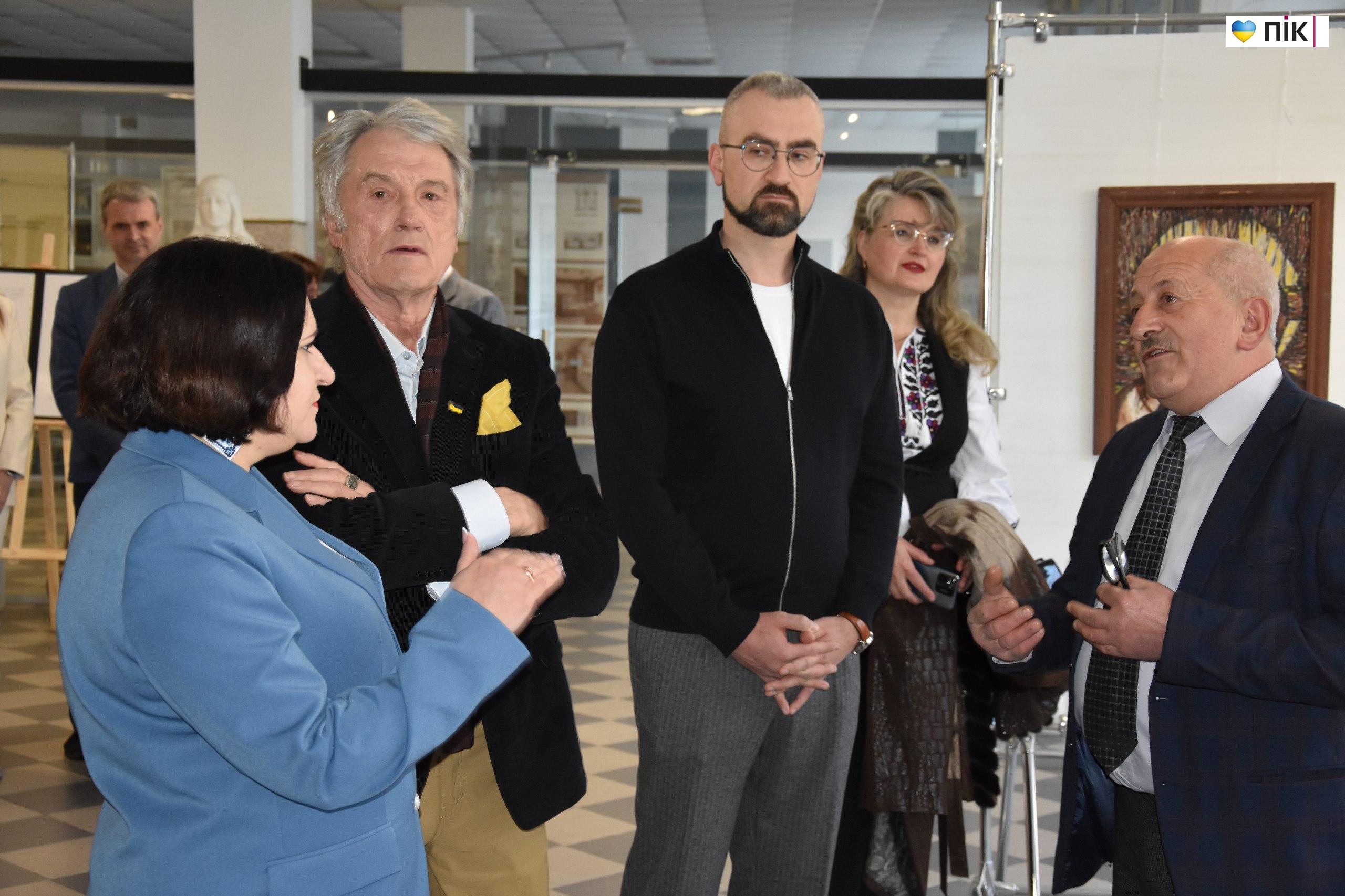 До Івано-Франківська приїхав Віктор Ющенко (ФОТО) 3 photo 5404679810866419259 w