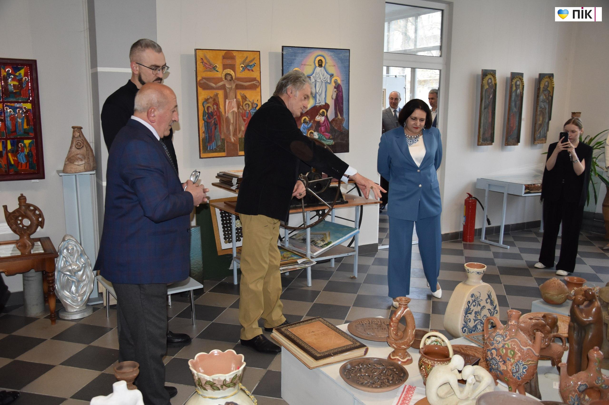 До Івано-Франківська приїхав Віктор Ющенко (ФОТО) 4 photo 5404679810866419261 w