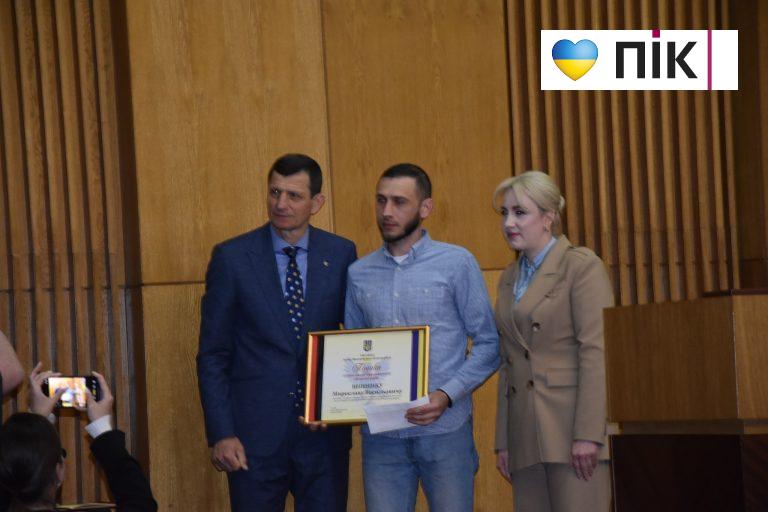 Мешканця Брошнів-Осади нагородили за порятунок двох дітей під час пожежі (ФОТО) 9 photo 5447636394428798465 w