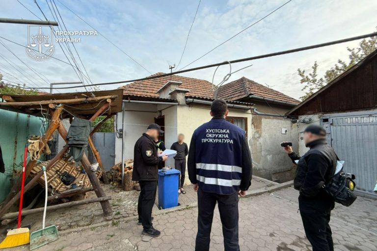 Шестеро мешканців Мукачева за допомогою "сувенірних" купюр крали гроші з банкоматів (ФОТО) 3 whatsapp image 2026 04 27 at 123257 1