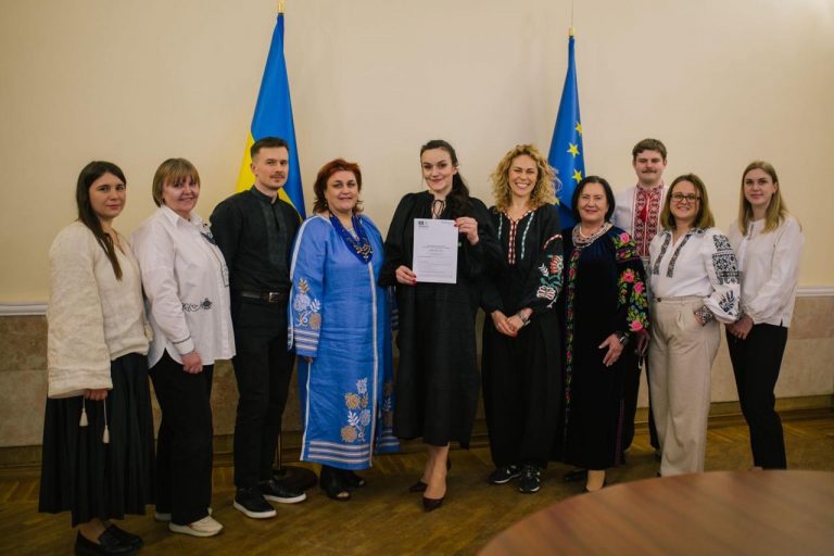 Українську вишиванку номінували до списку нематеріальної спадщини ЮНЕСКО 3 Українську вишиванку номінували до списку нематеріальної спадщини ЮНЕСКО