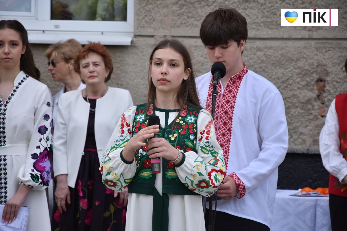 Останній дзвоник-2026 у ліцеях Івано-Франківська: емоції, сльози і надії (ФОТО, ВІДЕО) 36 36