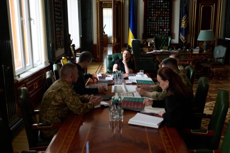 Зеленський анонсував реформу армії: підвищення виплат і нові контракти для військових