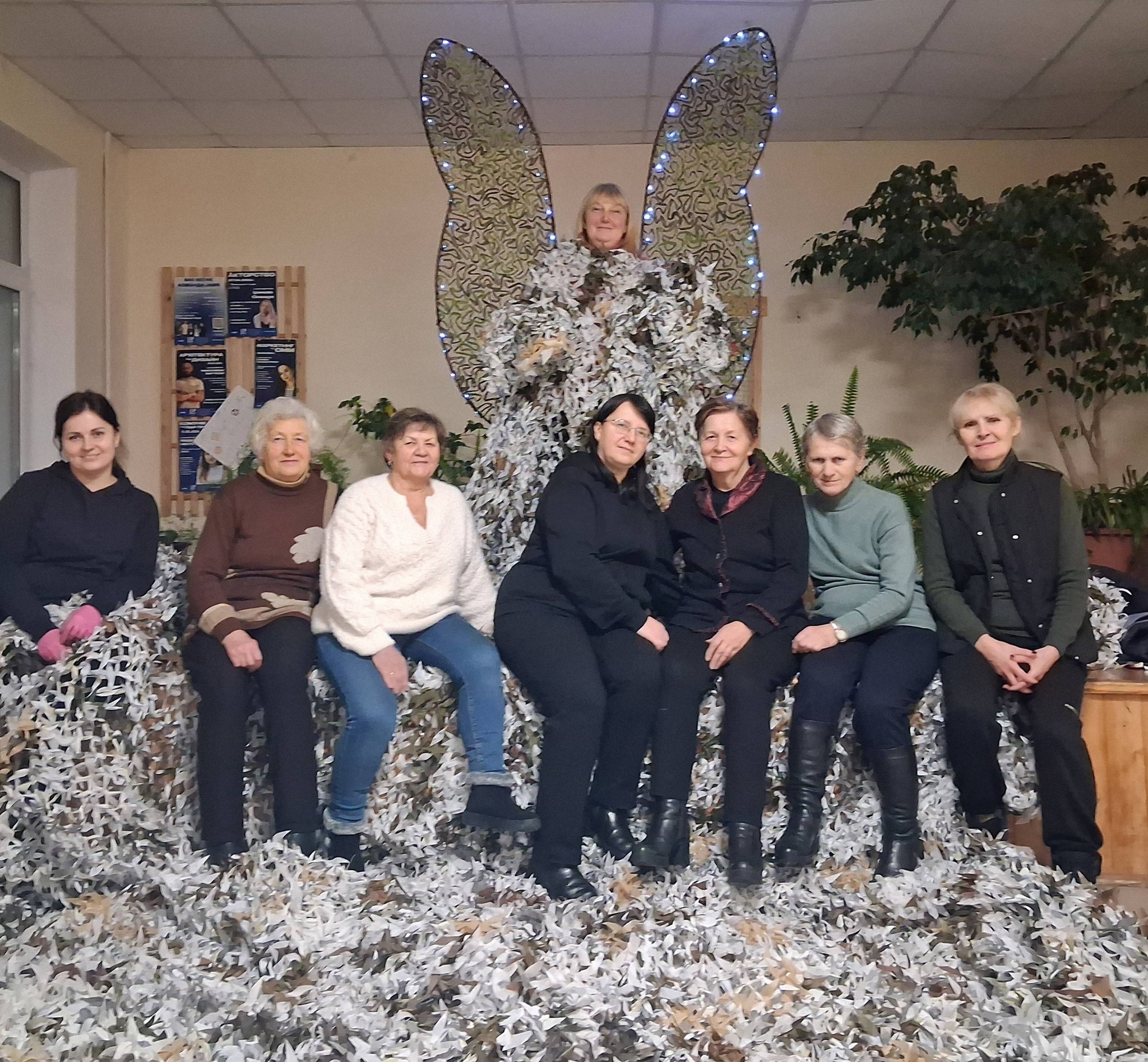 Зв’язані одним кодом: як “Ямницькі маскувальні феї” вишивають захист (ФОТО) 3 613547223 3905501709746893 416925003177267581 n