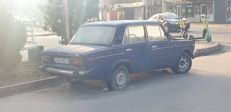 Покинуті автомобілі у Франківську: чому їх не можуть просто евакуювати 10 653704588 26420679777562898 6268398816048212600 n