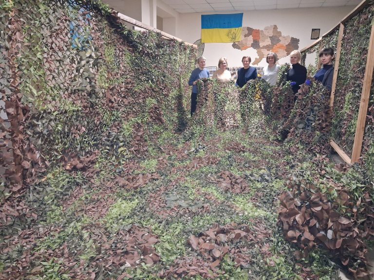 Зв’язані одним кодом: як “Ямницькі маскувальні феї” вишивають захист (ФОТО) 8 656935606 3973766416253755 2744378434928225306 n