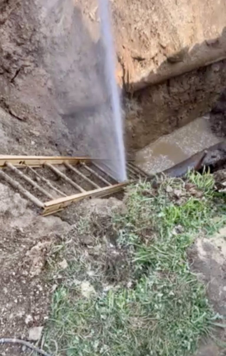 У Бурштині відновили водопостачання після прориву трубопроводу (ФОТО) 4 683669501 1288478800137997 4669269481566013340 n
