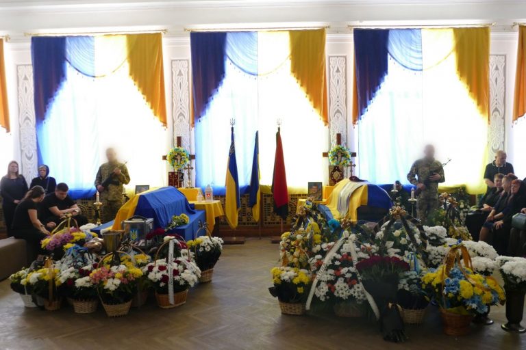Калуська громада попрощалася з двома полеглими воїнами (ФОТО) 10 690870794 1010327541518746 5900145153304223632 n