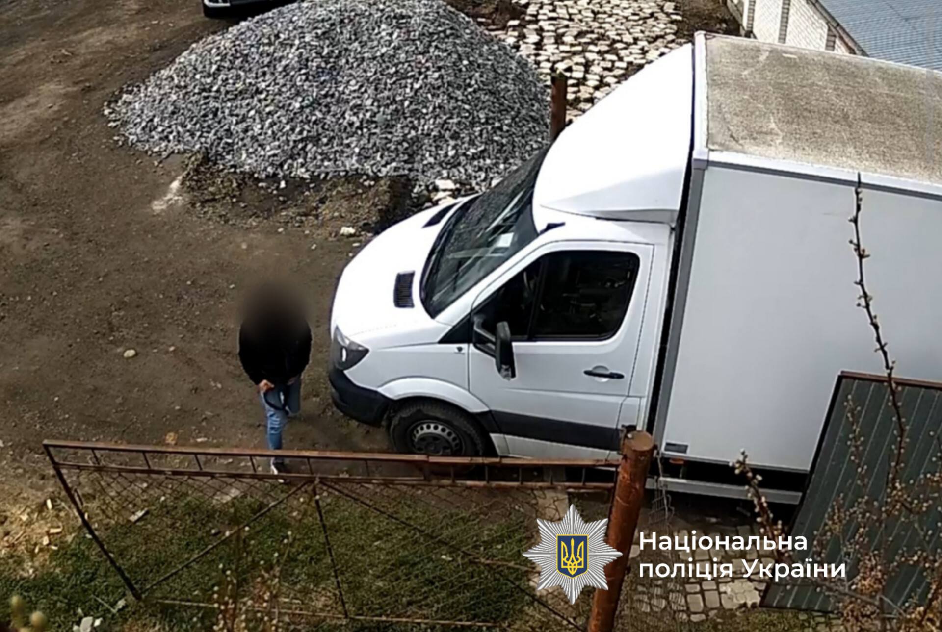 Калушанин викрадав речі із незачинених автомобілів (ФОТО) 2 696043127 122182261454773237 8450166154487247555 n