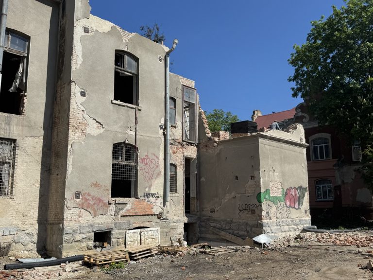 У міськраді прокоментували демонтаж частини будівлі на Тарнавського в Івано-Франківську 6 697792416 122175643574866671 63942506899907146 n