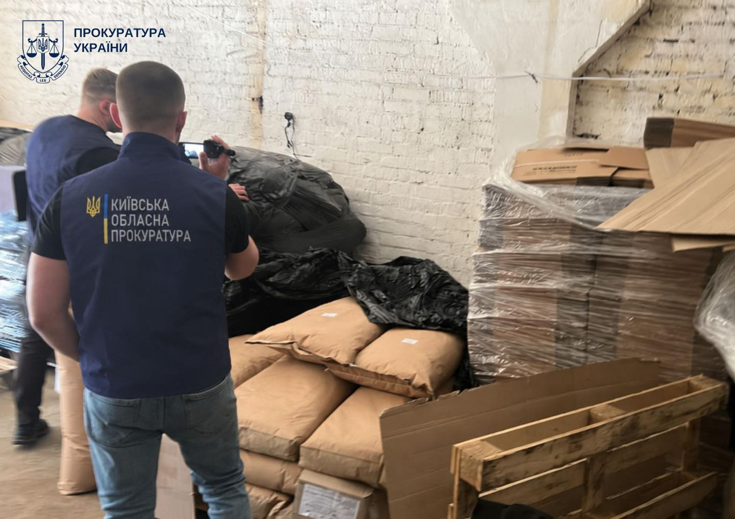 На Київщині викрили цех, де підробляли каву світових брендів та збували по всій Україні 1 697792563 1449921443837351 243313865631862199 n