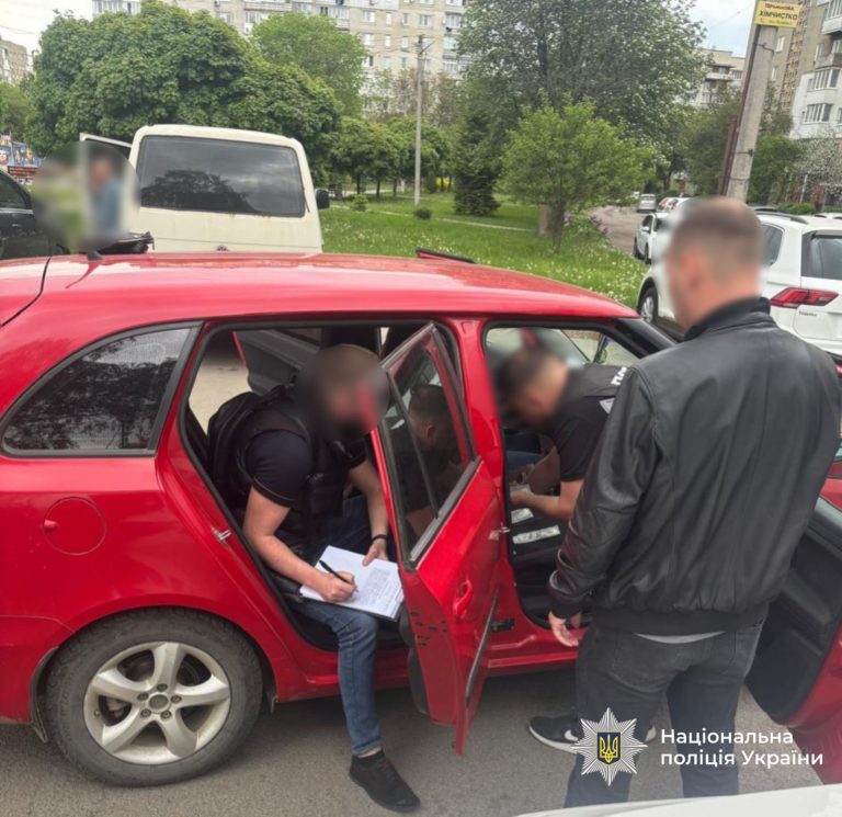 «Списала» півмільйонний борг по аліментах: на Прикарпатті затримали держпосадовицю 1 697793032 986215947385968 4193017868931383948 n
