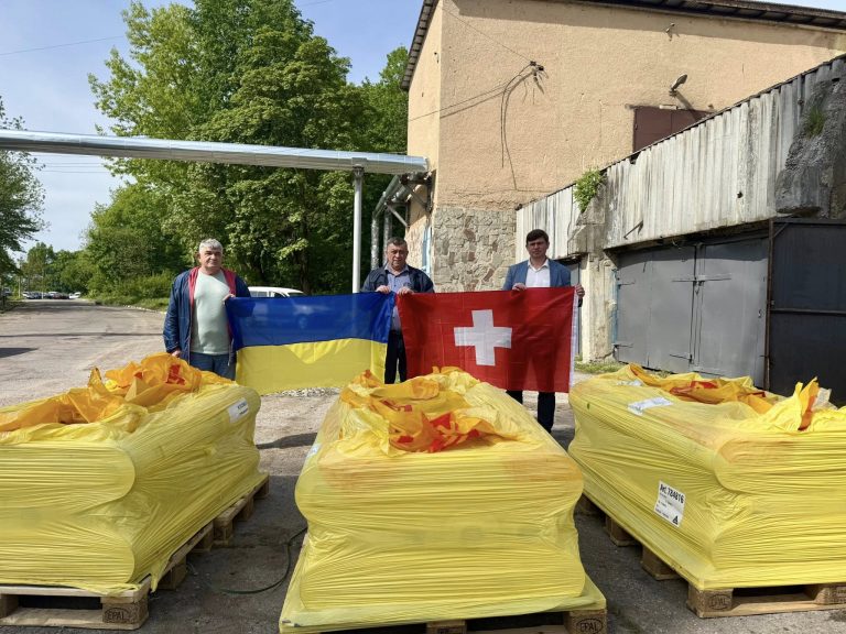 Благодійники із Швейцарії передали 6,5 тонн допомоги для Калуської ЦРЛ (ФОТО) 6 699941316 1019637900587710 7232389795400749619 n