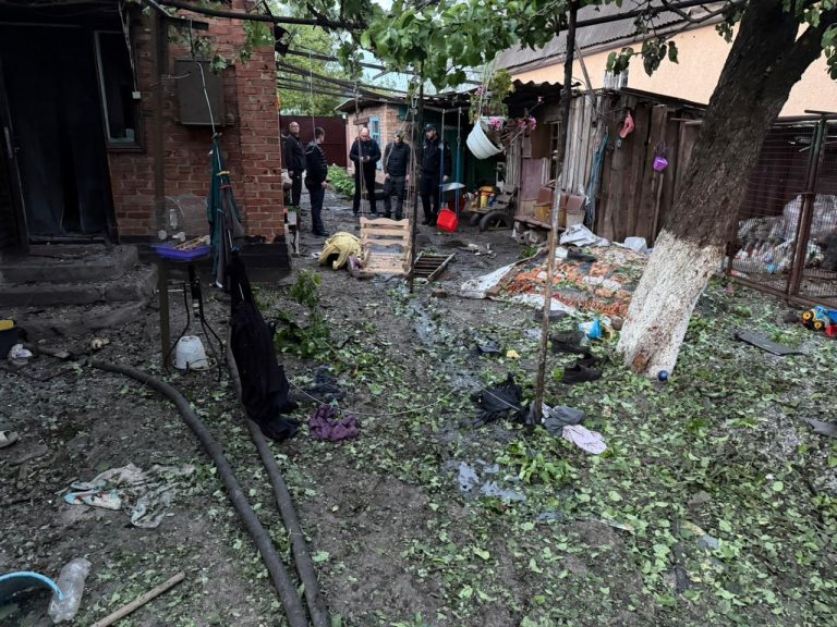 У Кривому Розі двоє загиблих та четверо поранених після удару РФ (ФОТО) 7 У Кривому Розі через удар безпілотником двоє загиблих та четверо поранених (ФОТО)