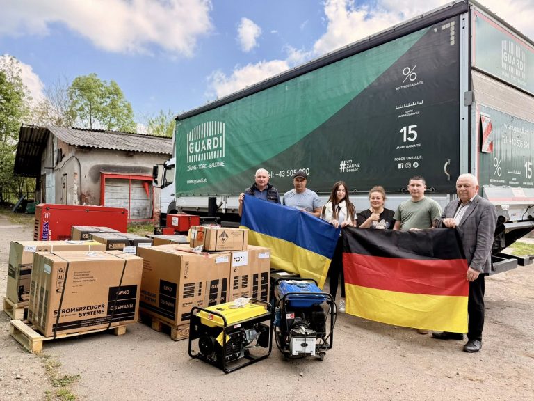 Калуська громада отримала від німецьких партнерів 14 генераторів на понад 2,5 млн грн 3 701481084 1020466317171535 6973985988468963436 n