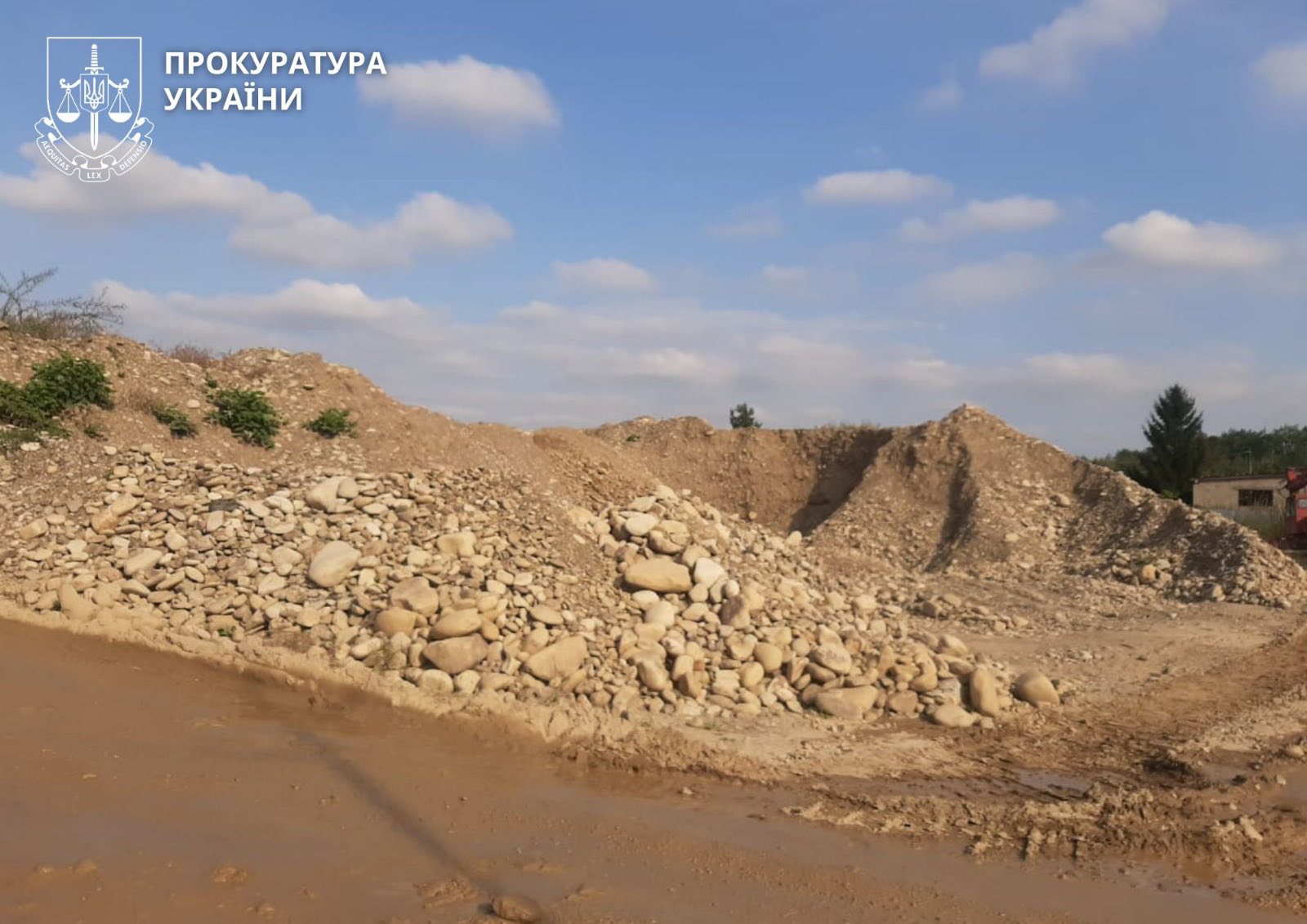 На Прикарпатті незаконний видобуток гравію загрожує екосистемі річки (ФОТО) 4 703471251 1019078717132742 269003001048943818 n