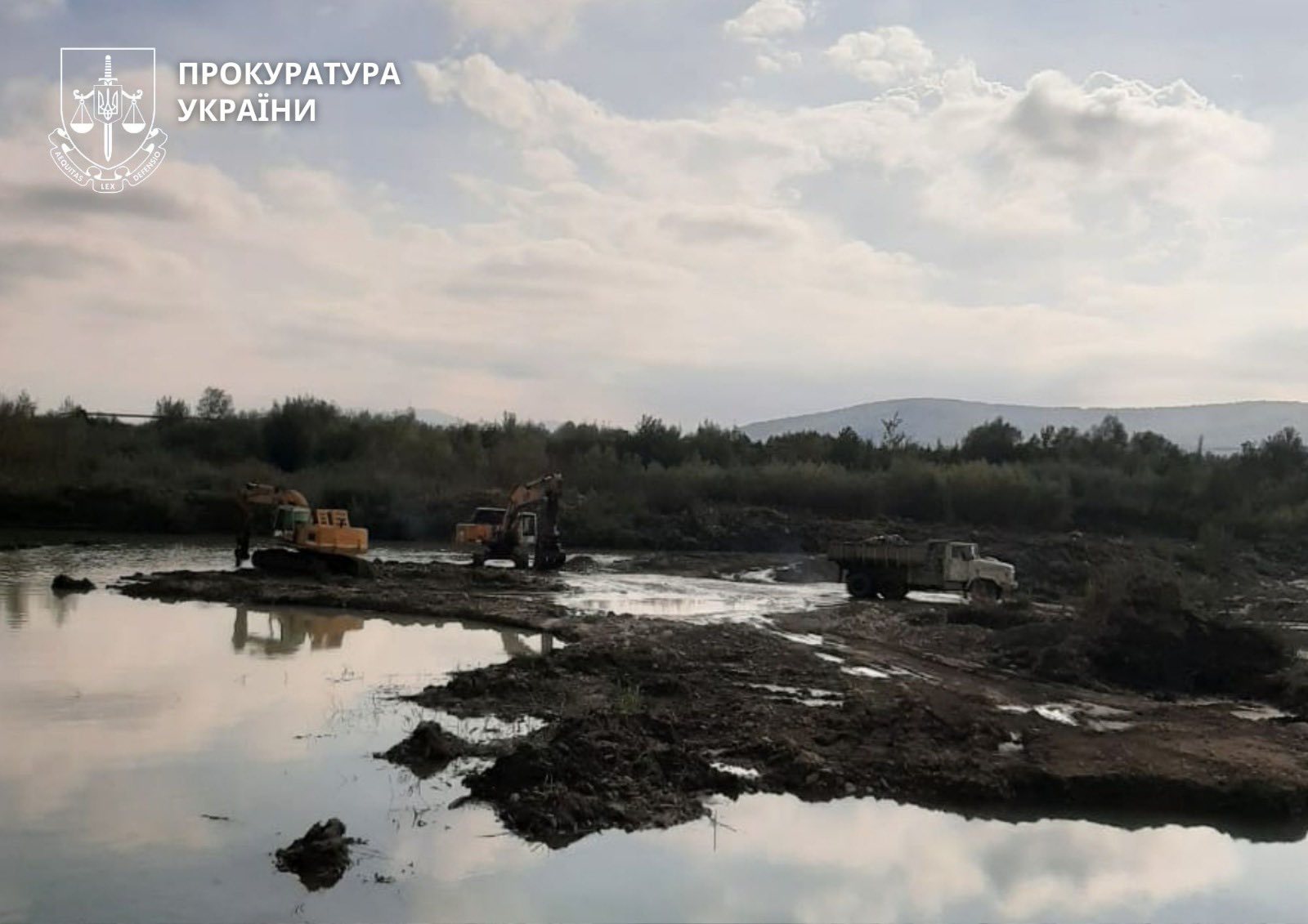 На Прикарпатті незаконний видобуток гравію загрожує екосистемі річки (ФОТО) 1 703588389 1019078663799414 4635742435783619918 n