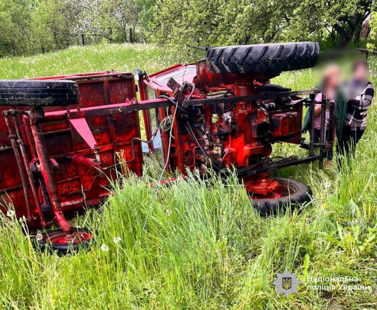 На Прикарпатті кузов від трактора придавив водія (ФОТО) 9 На Прикарпатті кузовом від трактора придавило водія (ФОТО)