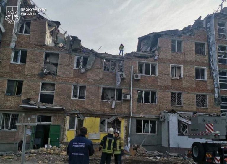 Загинули семеро людей: судили матір та сина, які скорегували ворожий удар по Миколаєву 11 705088104 1054148867112825 1092776566587340822 n