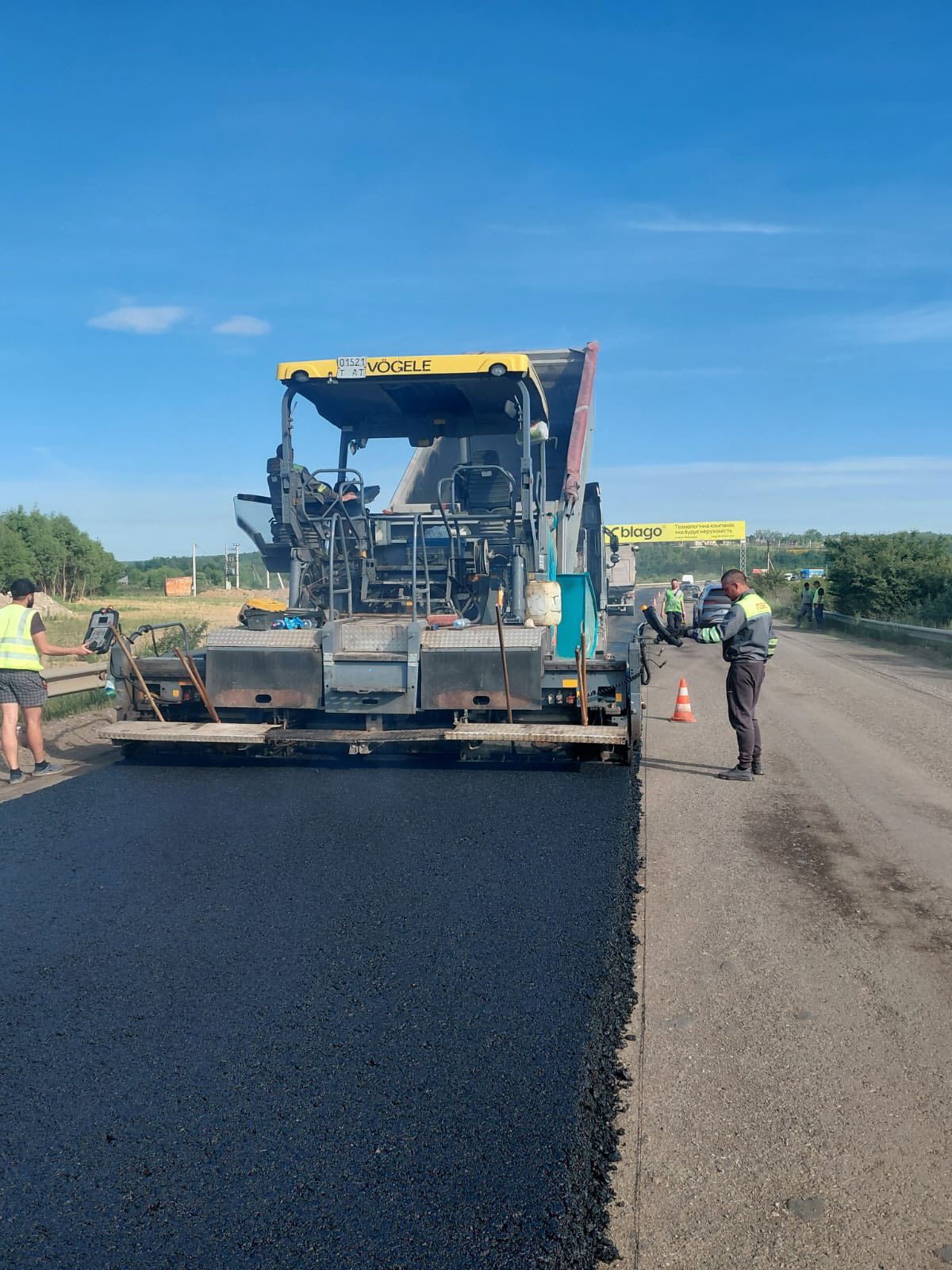 На Прикарпатті від початку сезону відремонтували понад 263 тисячі «квадратів» доріг 2 706504732 1006156081749263 5367646733288363757 n