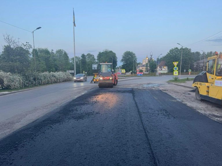 На Прикарпатті від початку сезону відремонтували понад 263 тисячі «квадратів» доріг 11 707188949 1006156065082598 7110560862471694748 n