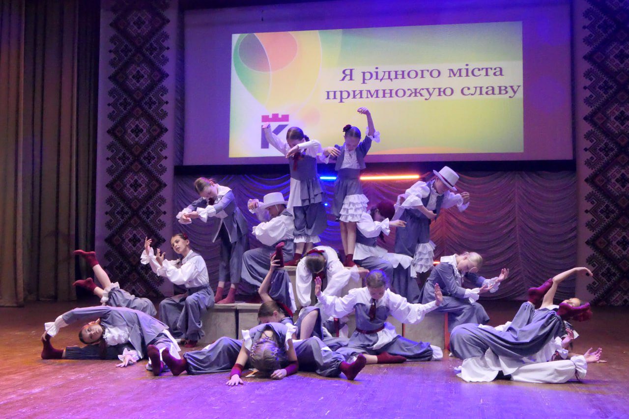 У Калуші до Дня міста відзначили талановиту молодь та педагогів (ФОТО) 7 707713951 1029094569642043 3999696087843217091 n