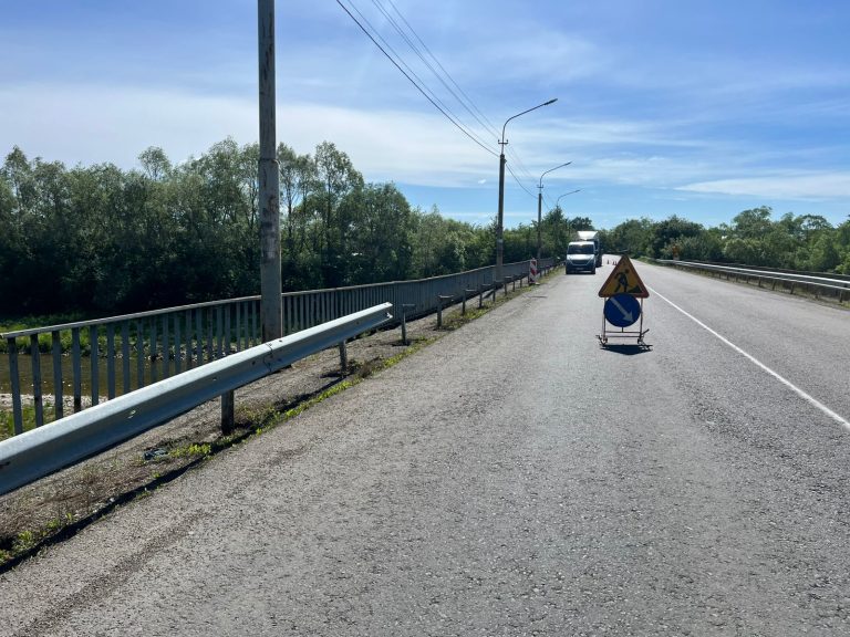 На Франківщині водії пошкодили огородження на двох мостах (ФОТО) 9 На Франківщині водії пошкодили огородження на двох мостах (ФОТО)