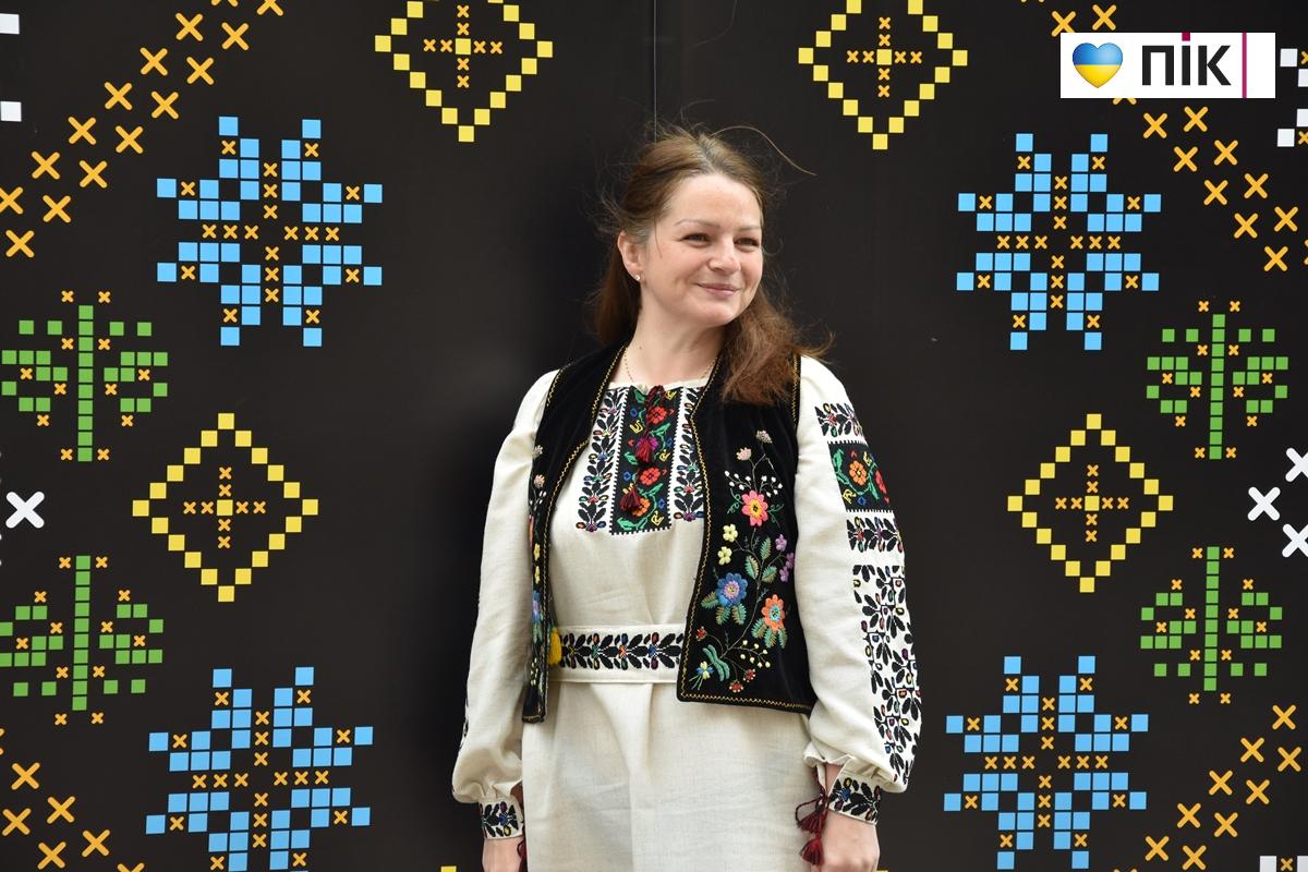 У Франківську збирають підписи за надання Дню вишиванки статусу державного свята (ФОТО) 7 DSC 0738