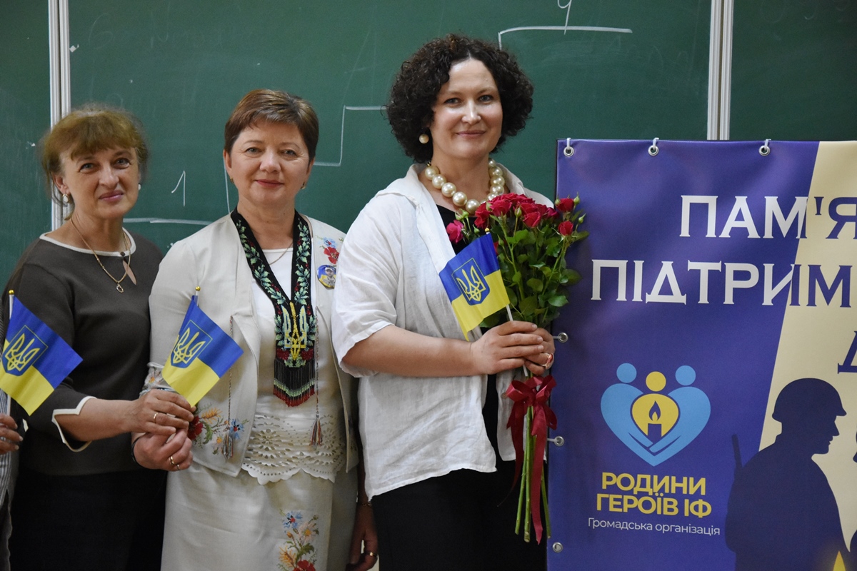 У Франківську допомагали матерям і дружинам загиблих воїнів пережити найважчий рік після втрати 2 DSC 0906