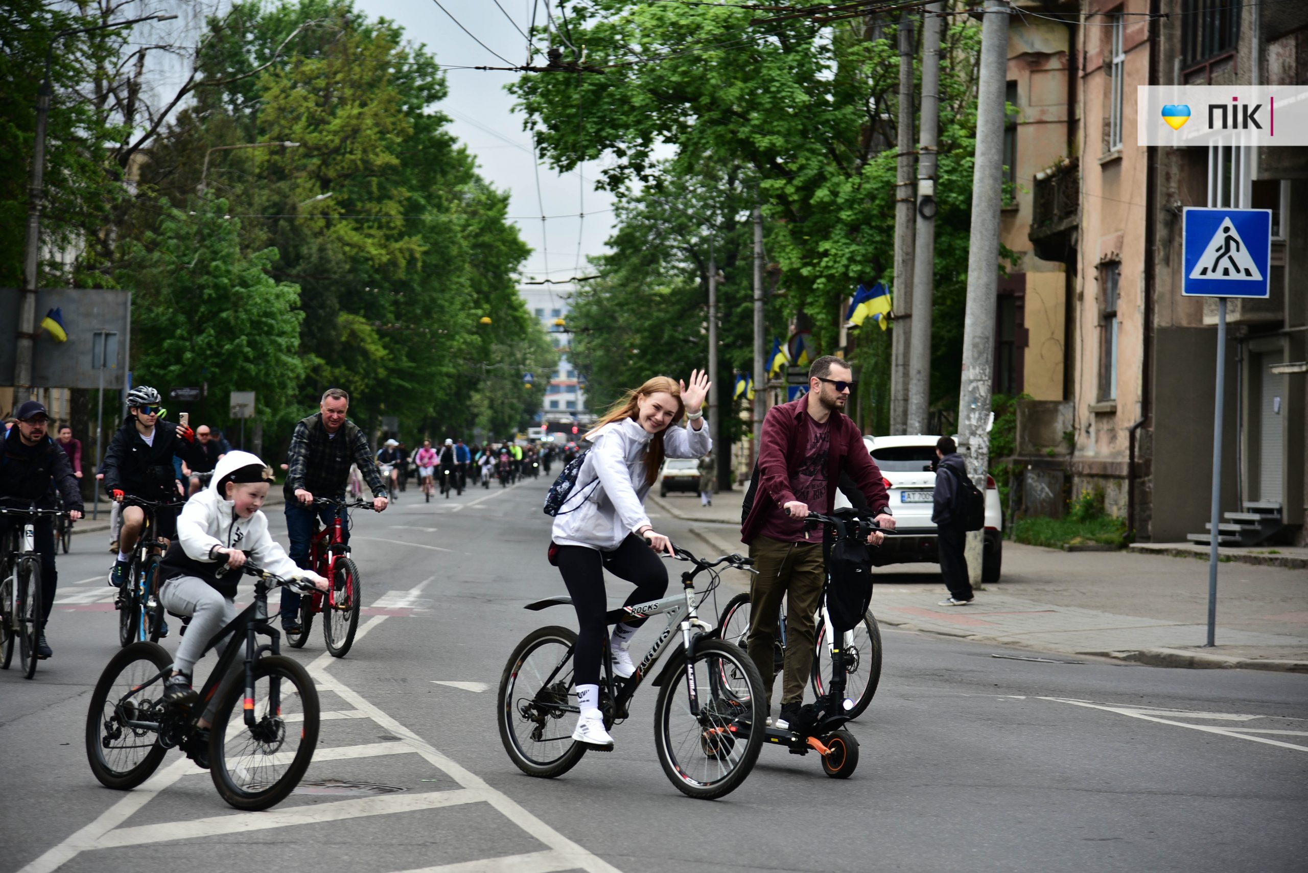 В Івано-Франківську відбувся благодійний велопробіг: як це було (ФОТОРЕПОРТАЖ) 35 DSC 9667 scaled